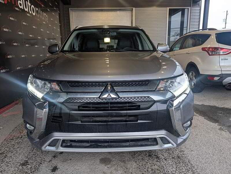 Mitsubishi Outlander PHEV 2019 - Thumbnail 3