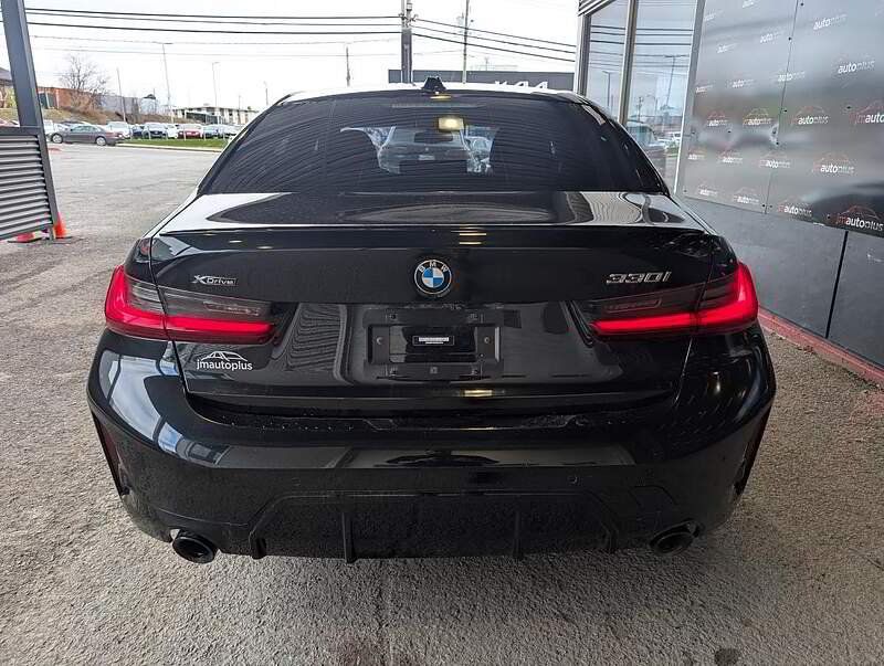 BMW 330i 2023 - Thumbnail 9