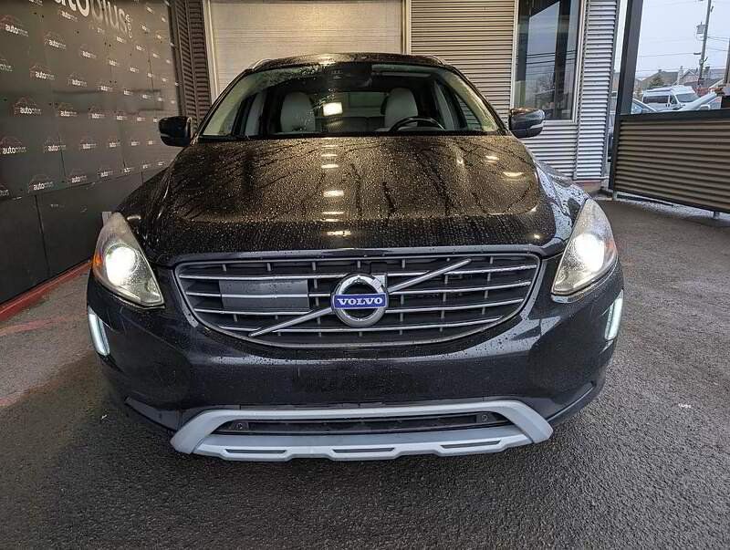 Volvo XC60 2017 - Thumbnail 3