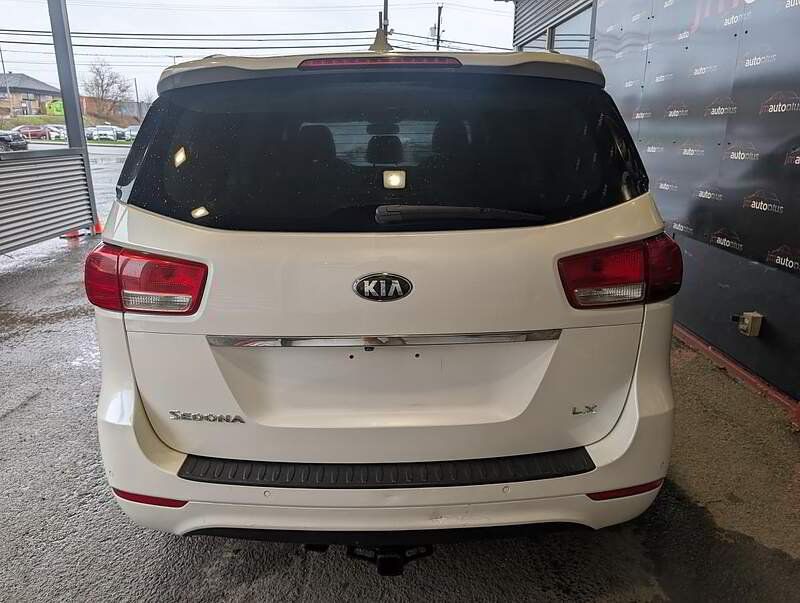 Kia Sedona 2016 - Thumbnail 9