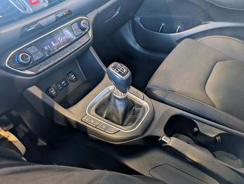 Hyundai Elantra GT 2018 - Thumbnail 28