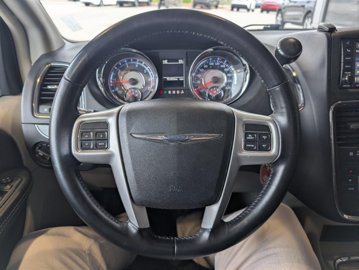 Chrysler Town & Country 2015 - Thumbnail 17