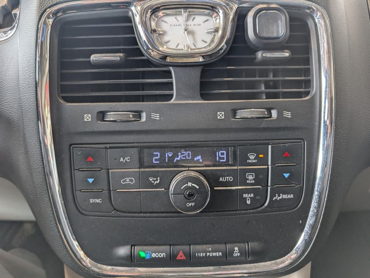 Chrysler Town & Country 2015 - Thumbnail 23