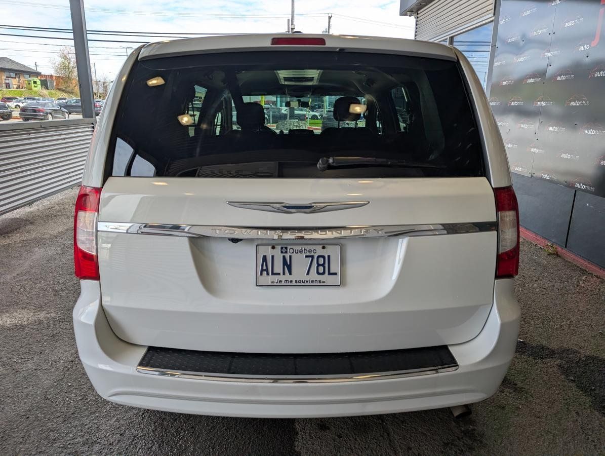 Chrysler Town & Country 2015 - Thumbnail 9