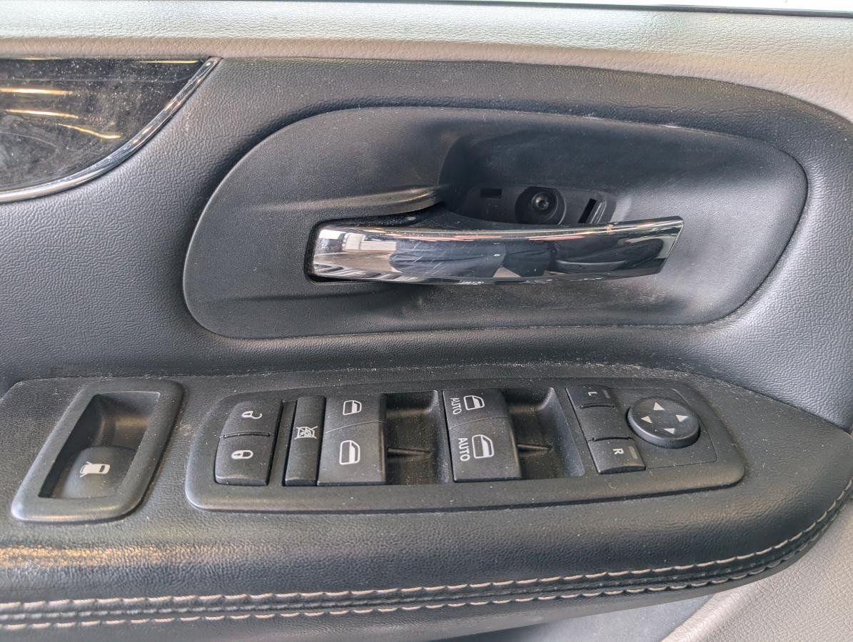 Chrysler Town & Country 2015 - Thumbnail 16