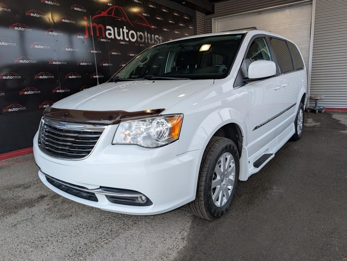 Chrysler Town & Country 2015 - Thumbnail 1