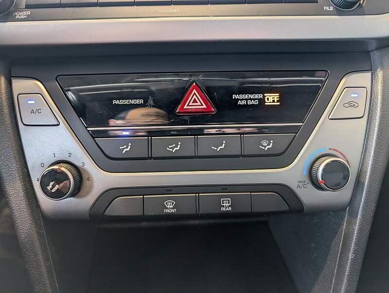 Hyundai Elantra 2018 - Thumbnail 23
