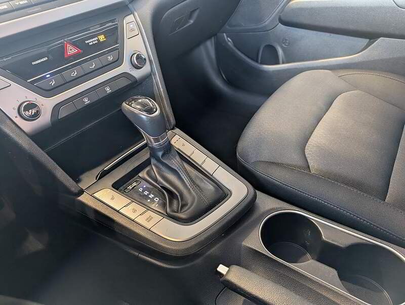 Hyundai Elantra 2018 - Thumbnail 25
