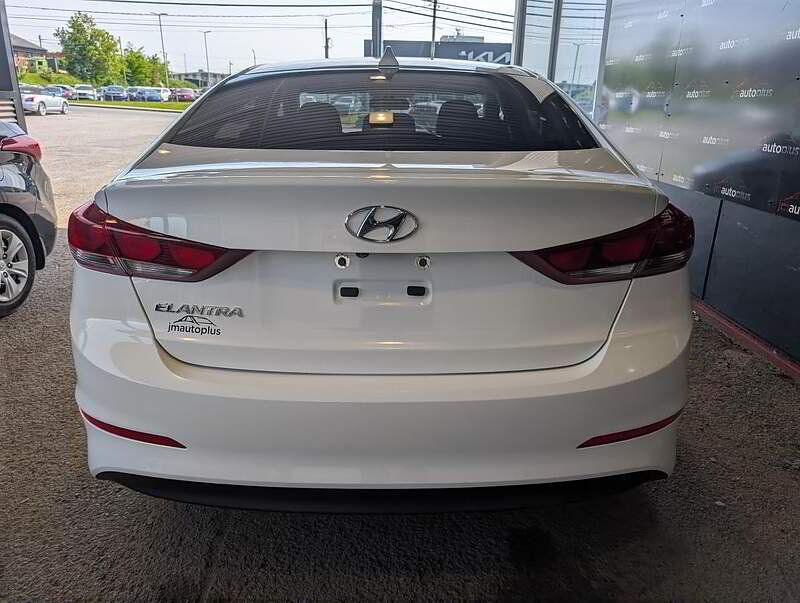 Hyundai Elantra 2018 - Thumbnail 9