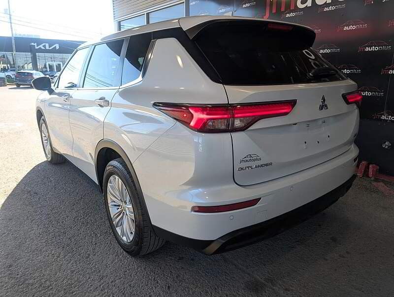 Mitsubishi Outlander 2023 - Thumbnail 11