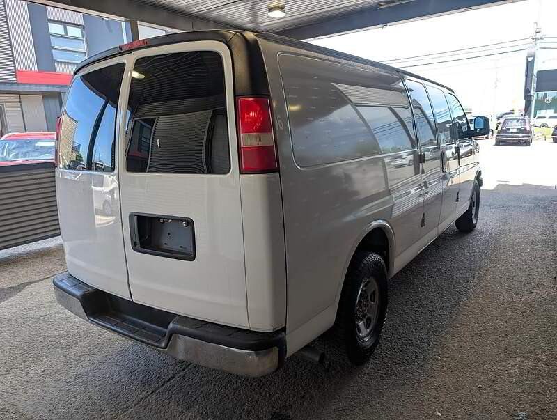 GMC Savana 2012 - Thumbnail 7