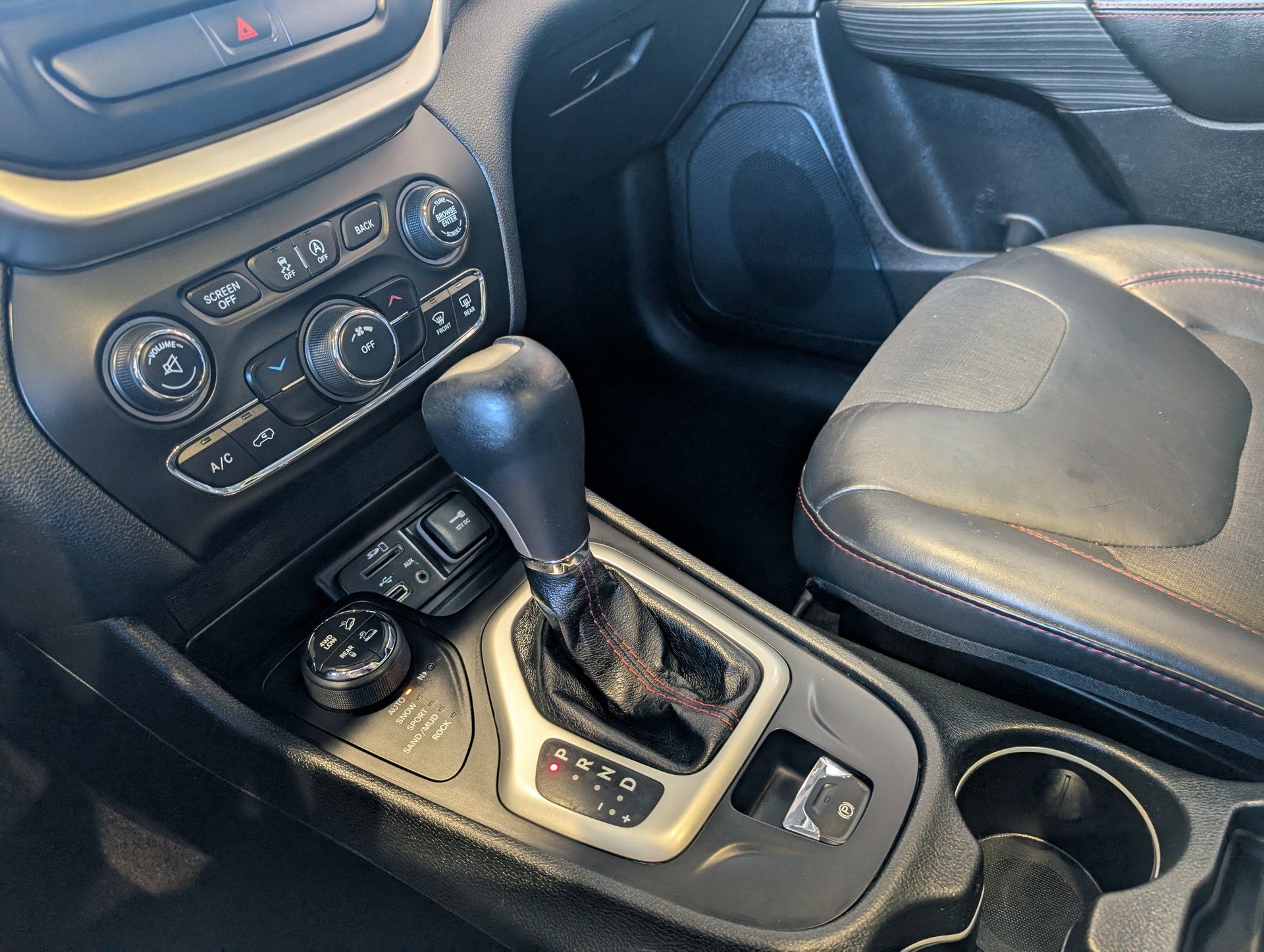 Jeep Cherokee 2016 - Thumbnail 24