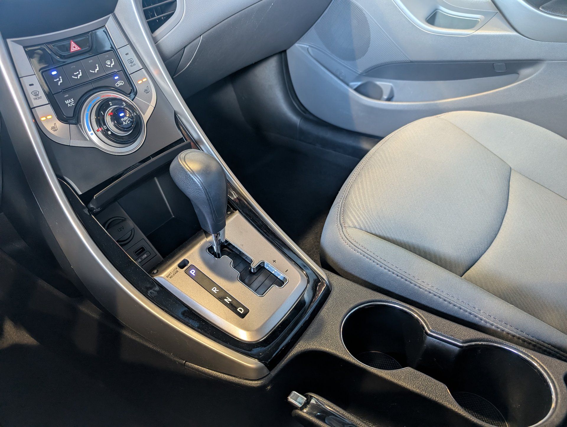 Hyundai Elantra 2013 - Thumbnail 22