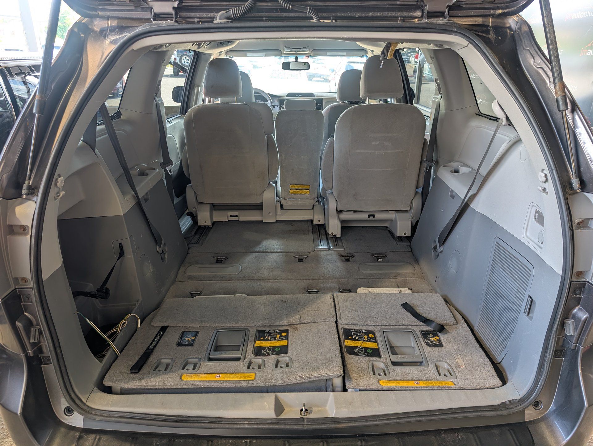 Toyota Sienna 2011 - Thumbnail 28