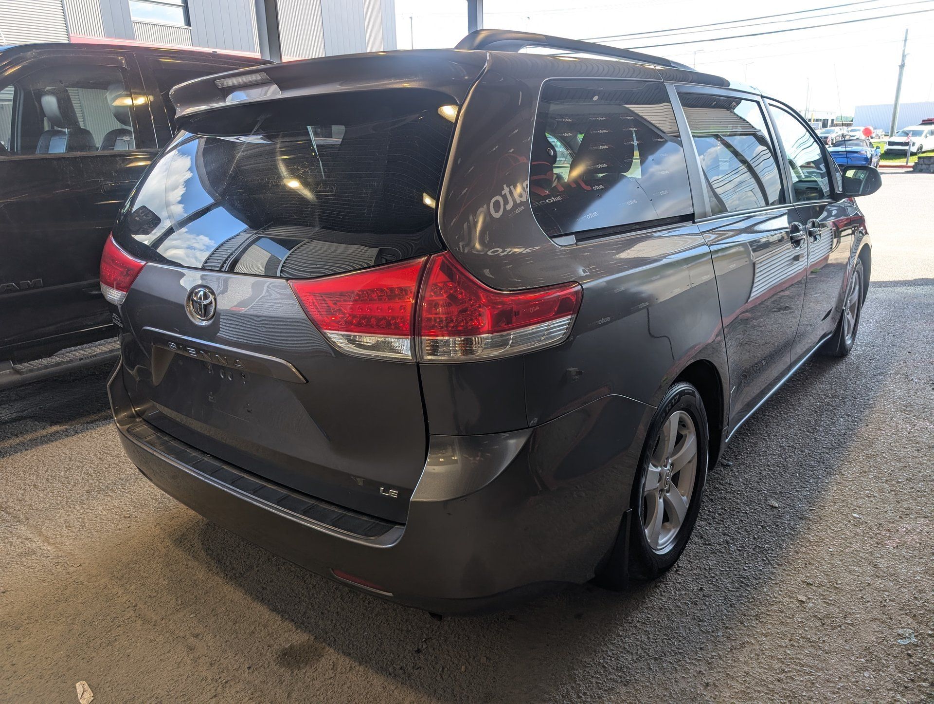 Toyota Sienna 2011 - Thumbnail 7