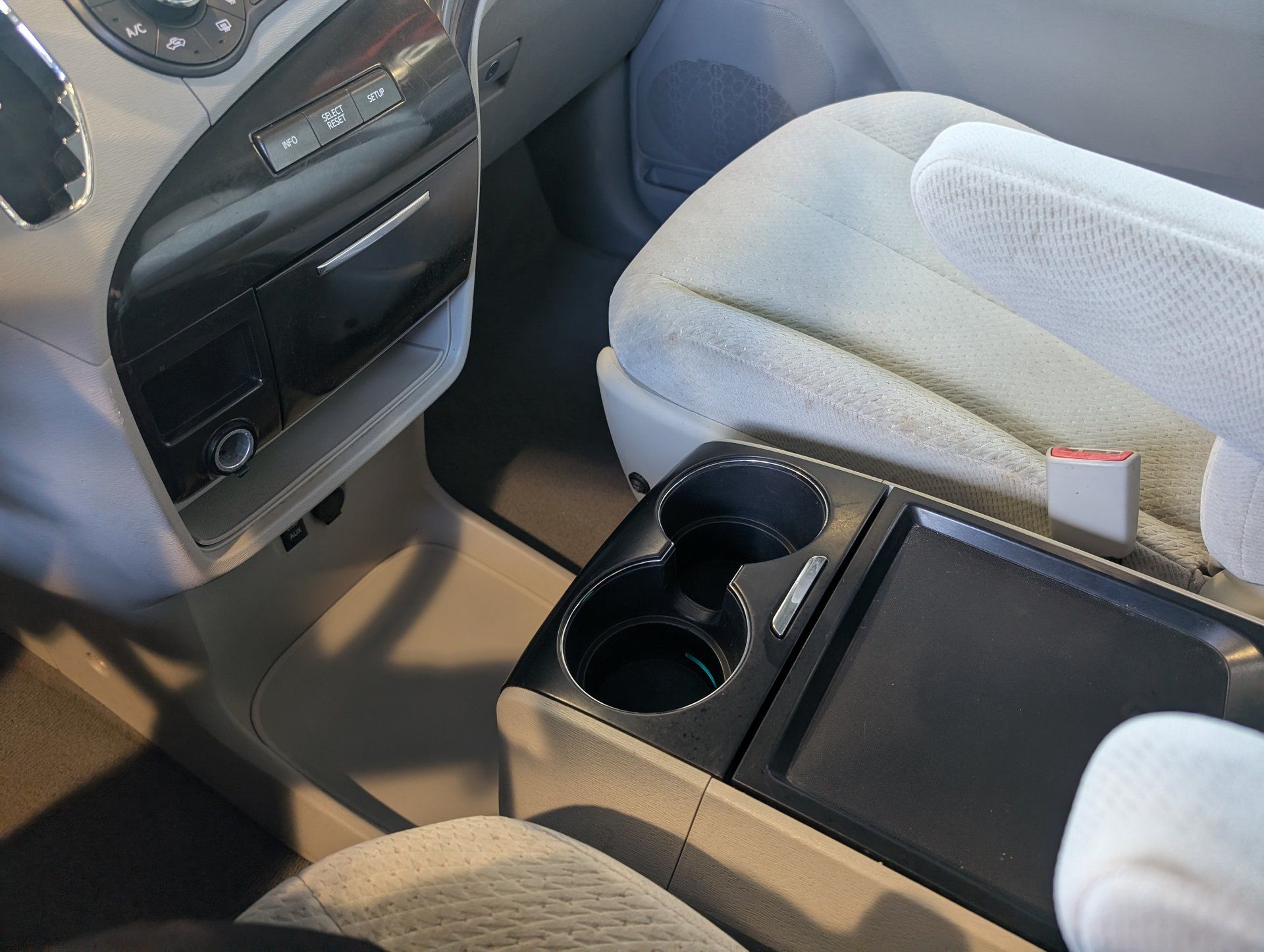 Toyota Sienna 2011 - Thumbnail 24