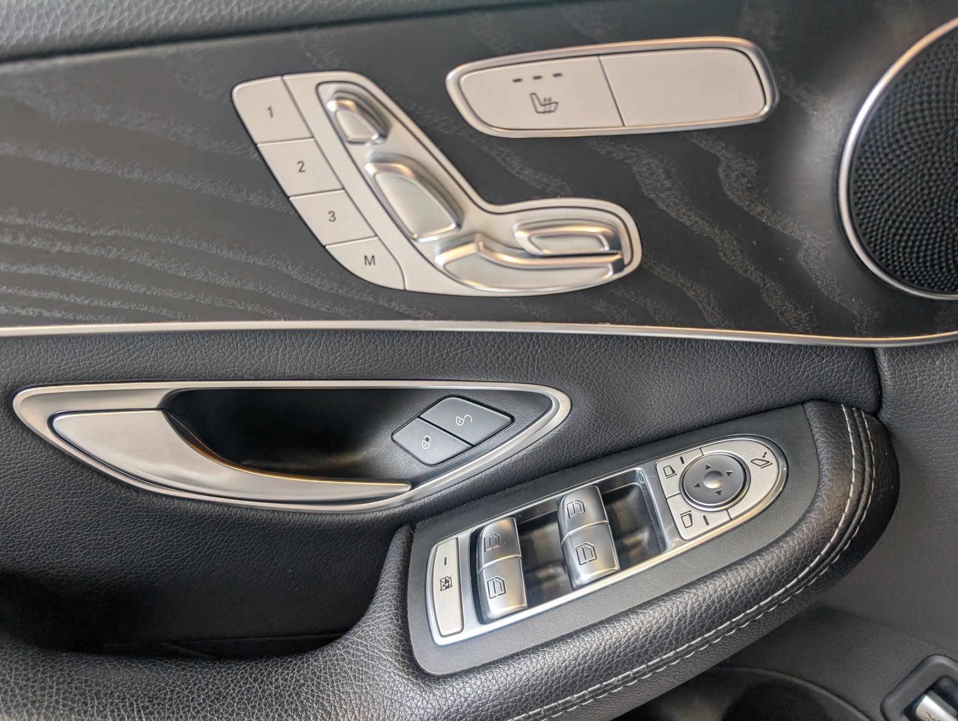 Mercedes-Benz C 300 2019 - Thumbnail 18