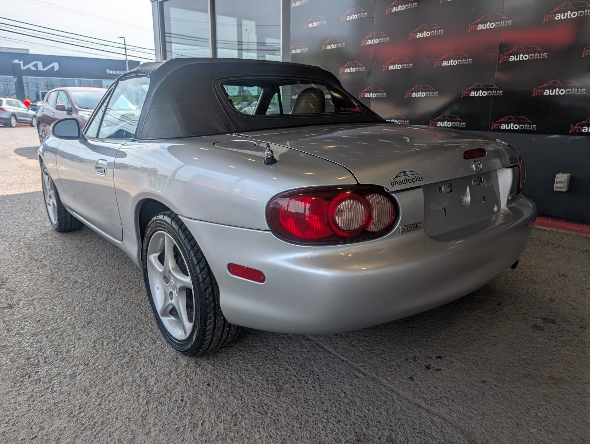 Mazda MX-5 Miata 2002 - Thumbnail 11