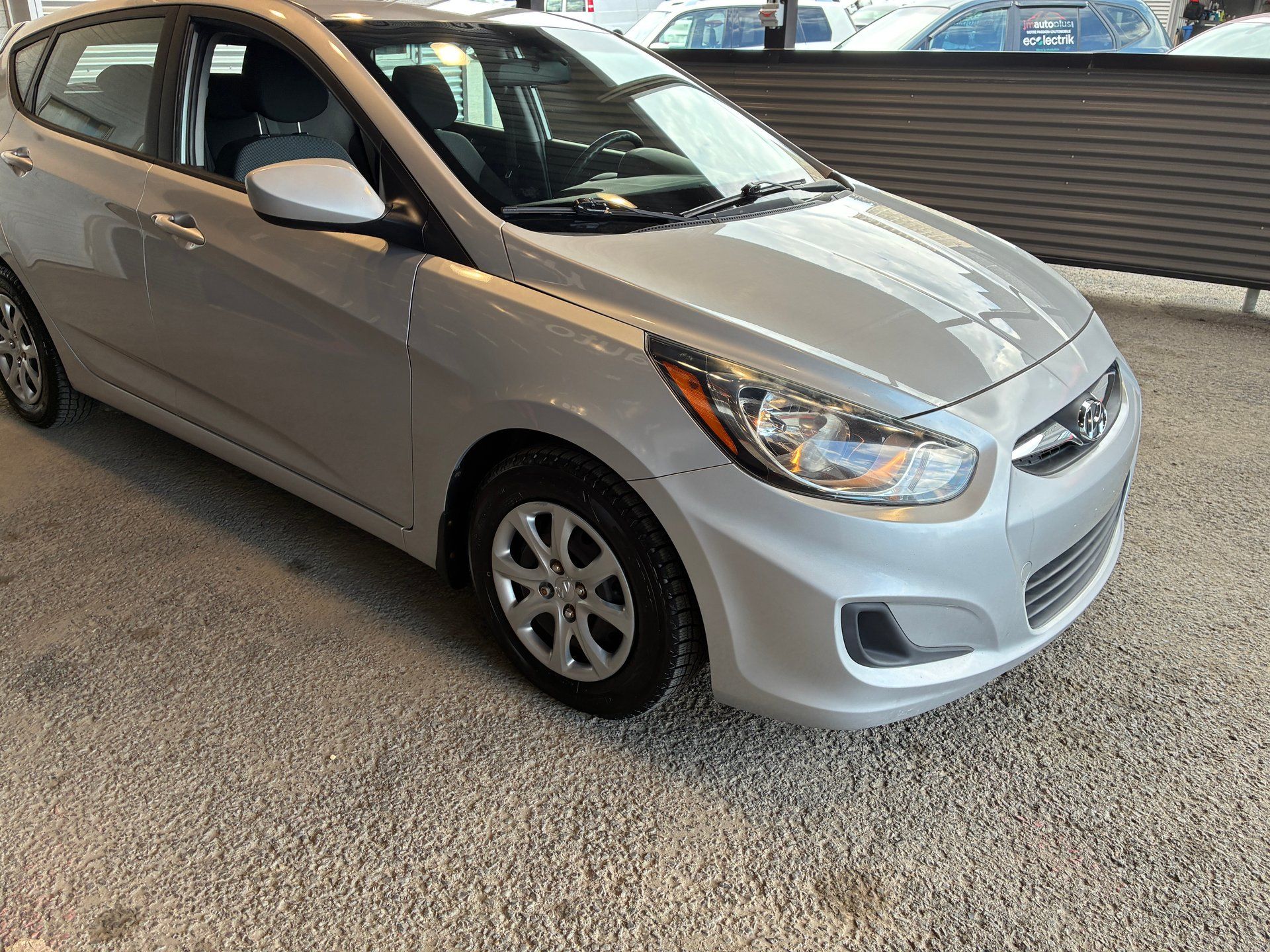 Hyundai Accent 2014 - Thumbnail 3