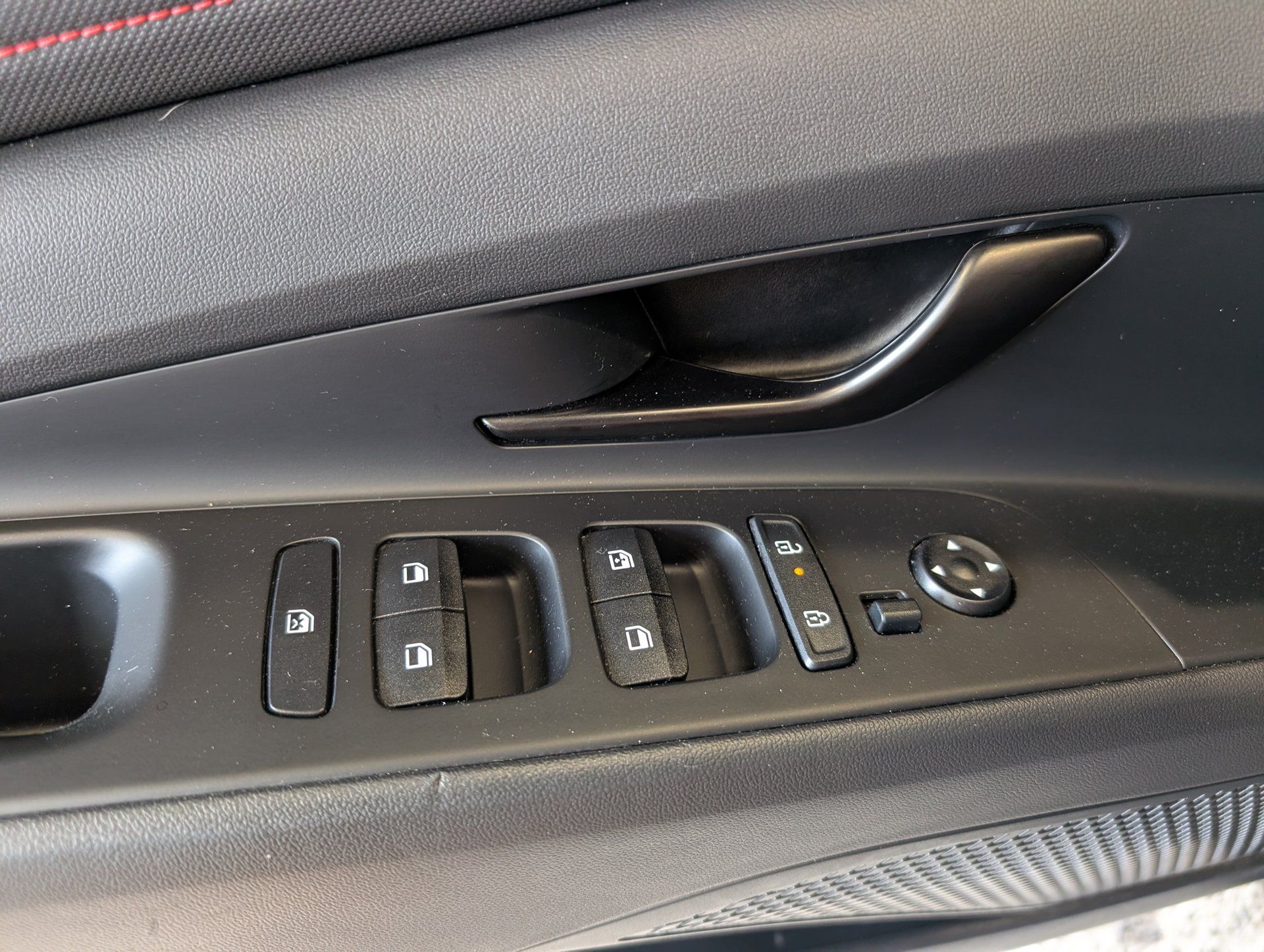 Hyundai Elantra 2024 - Thumbnail 18