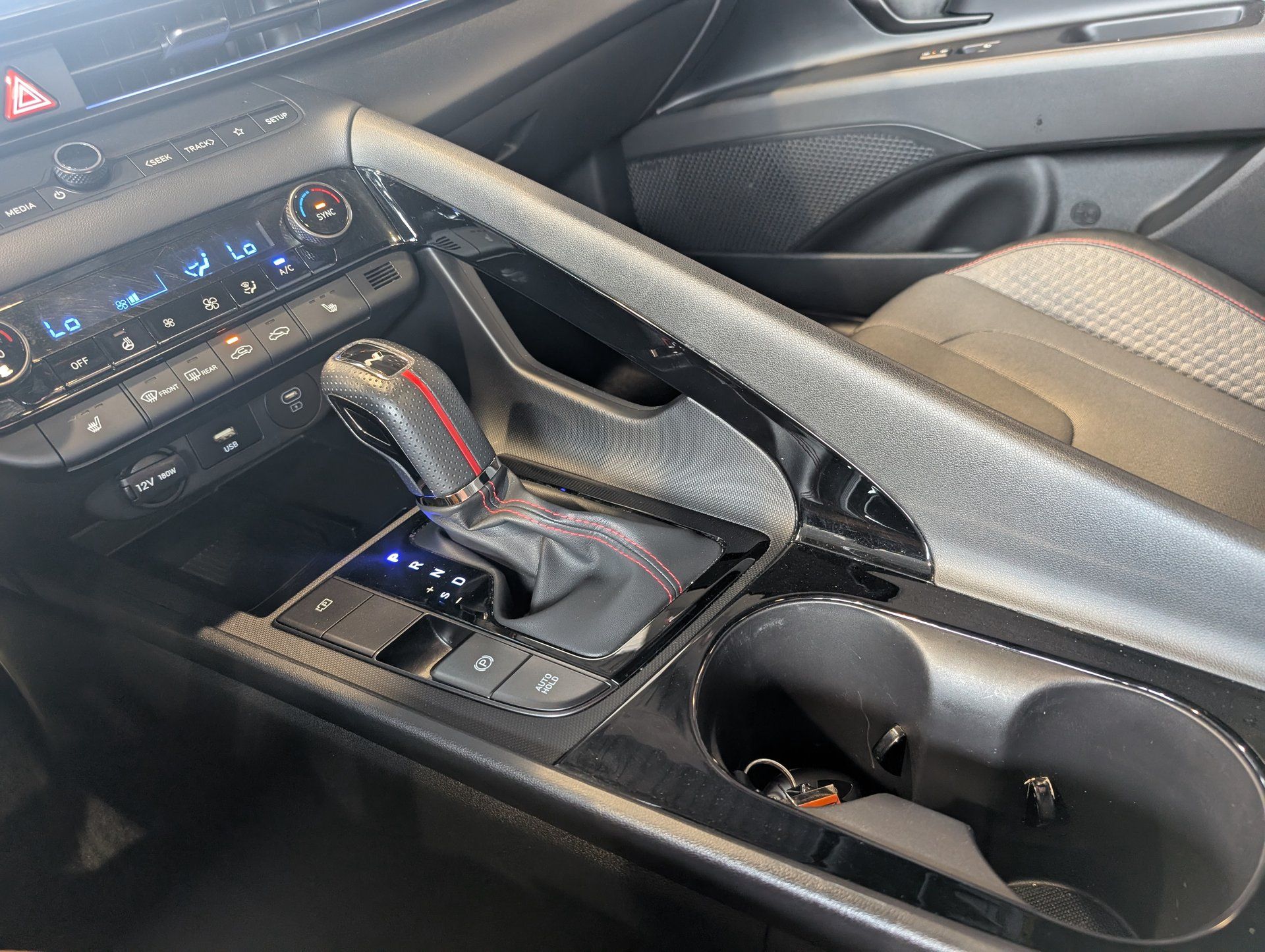 Hyundai Elantra 2024 - Thumbnail 27