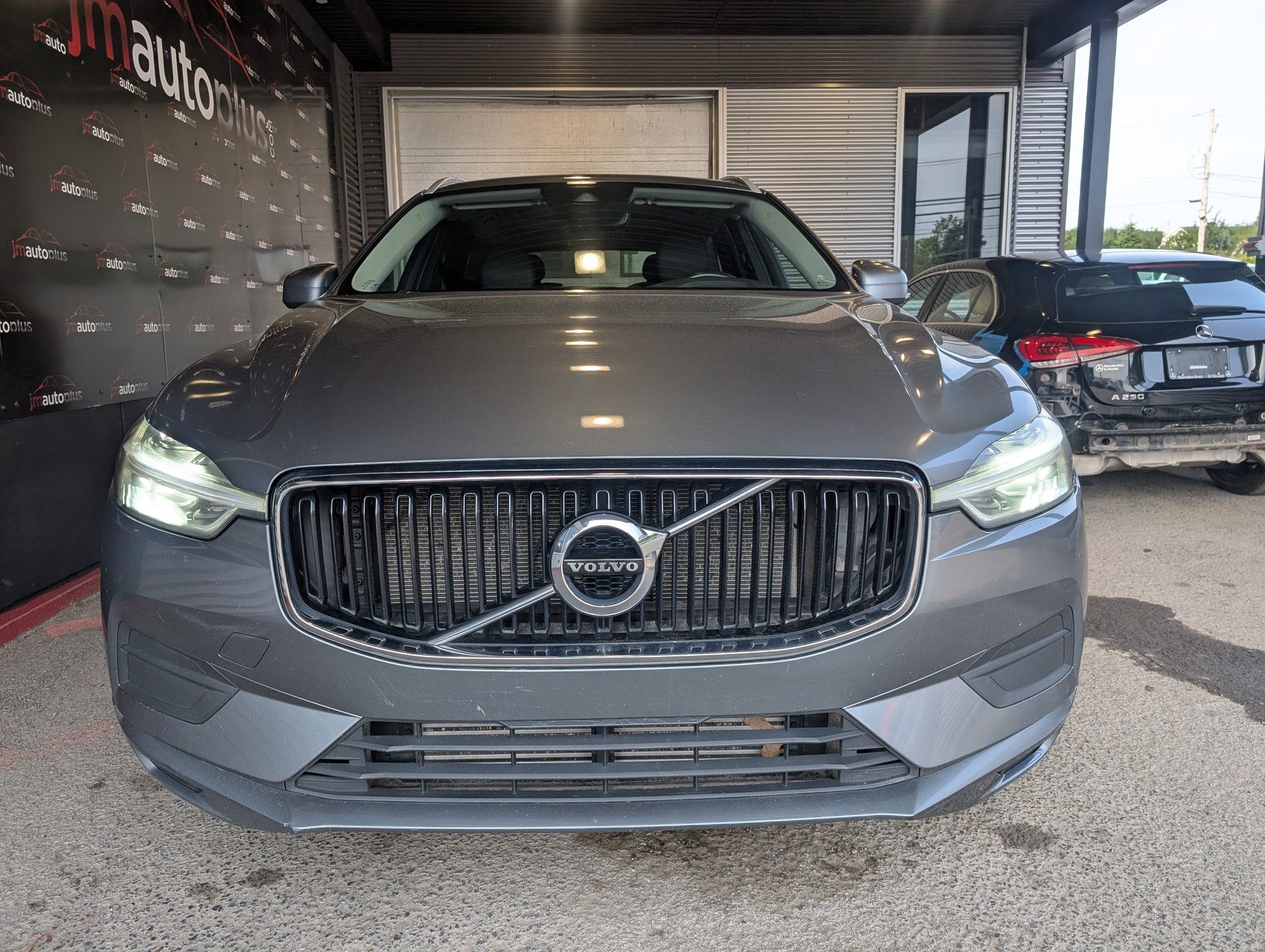 Volvo XC60 2020 - Thumbnail 3