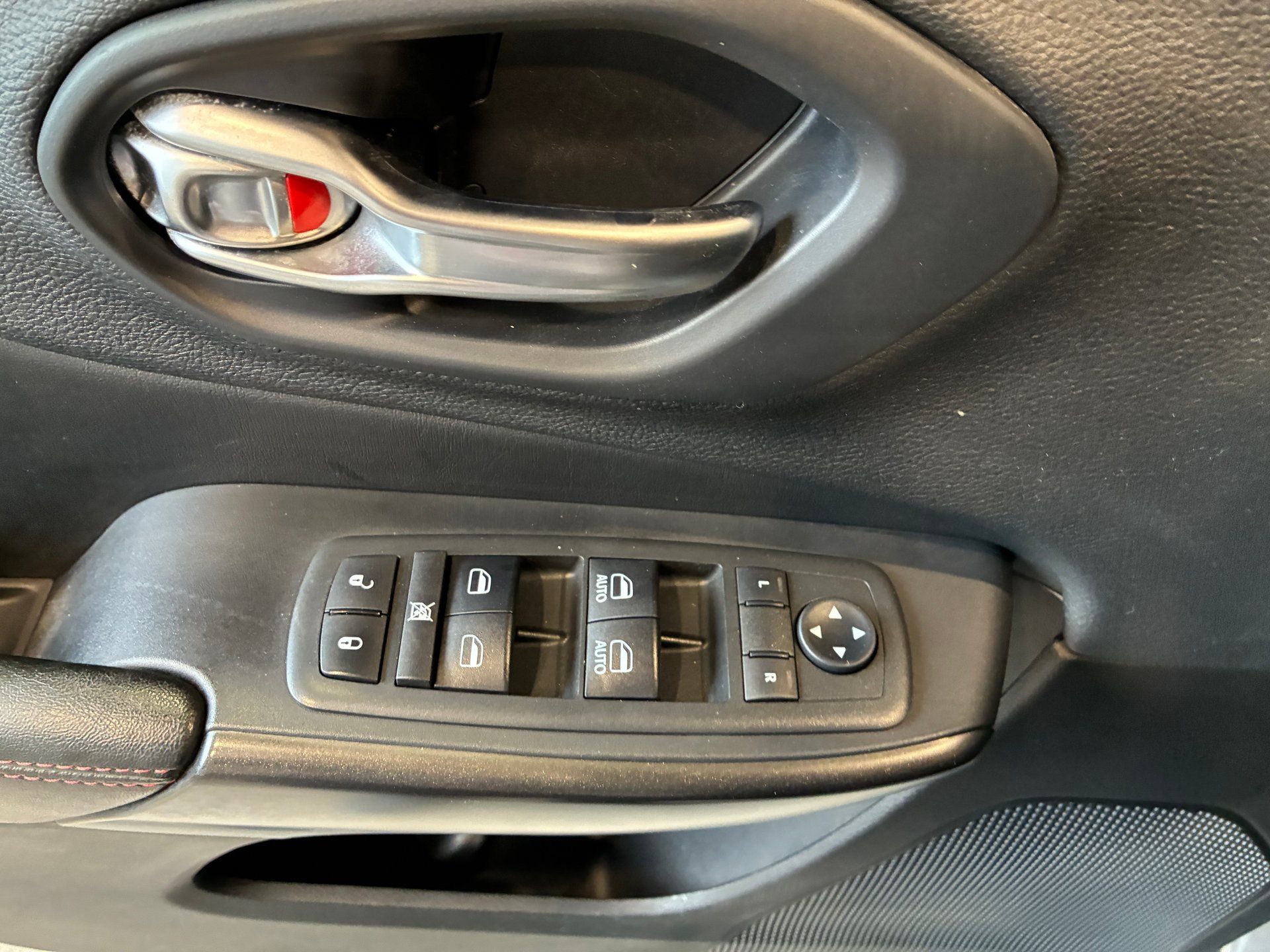 Jeep Cherokee 2019 - Thumbnail 19