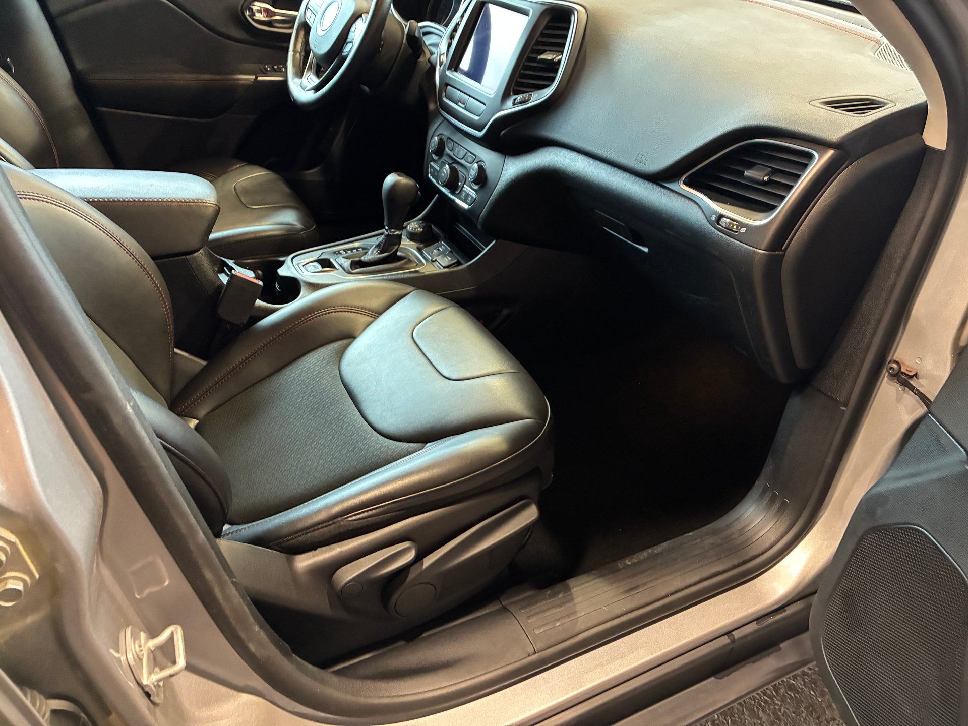 Jeep Cherokee 2019 - Thumbnail 13