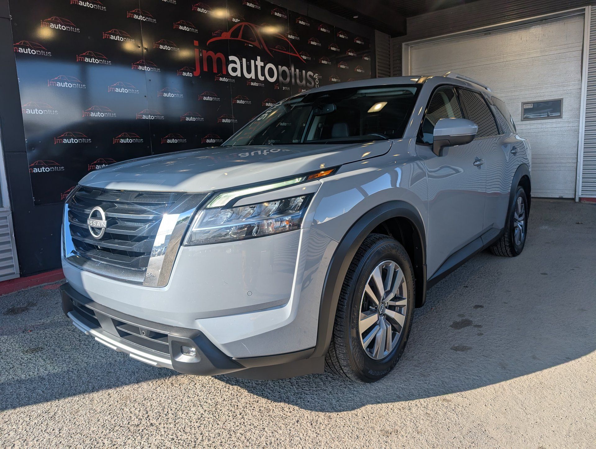 Nissan Pathfinder 2022 - Thumbnail 1