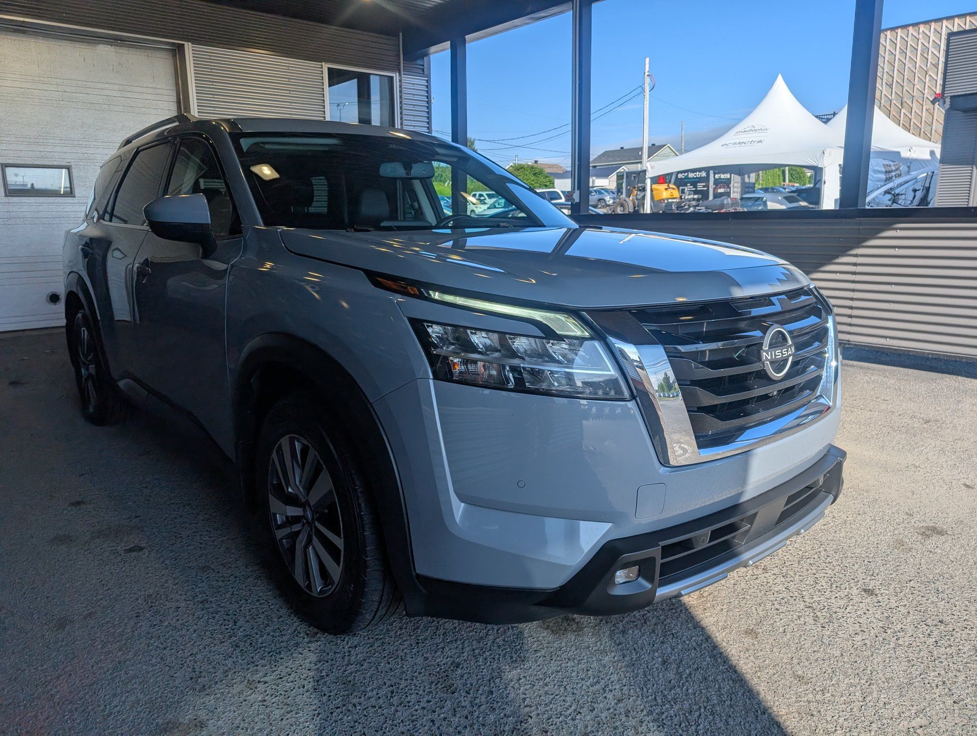 Nissan Pathfinder 2022 - Thumbnail 5