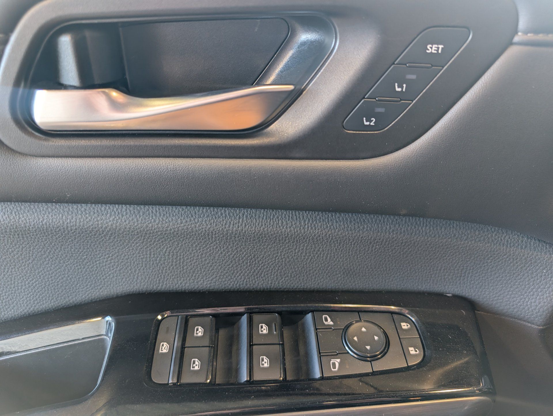 Nissan Pathfinder 2022 - Thumbnail 18