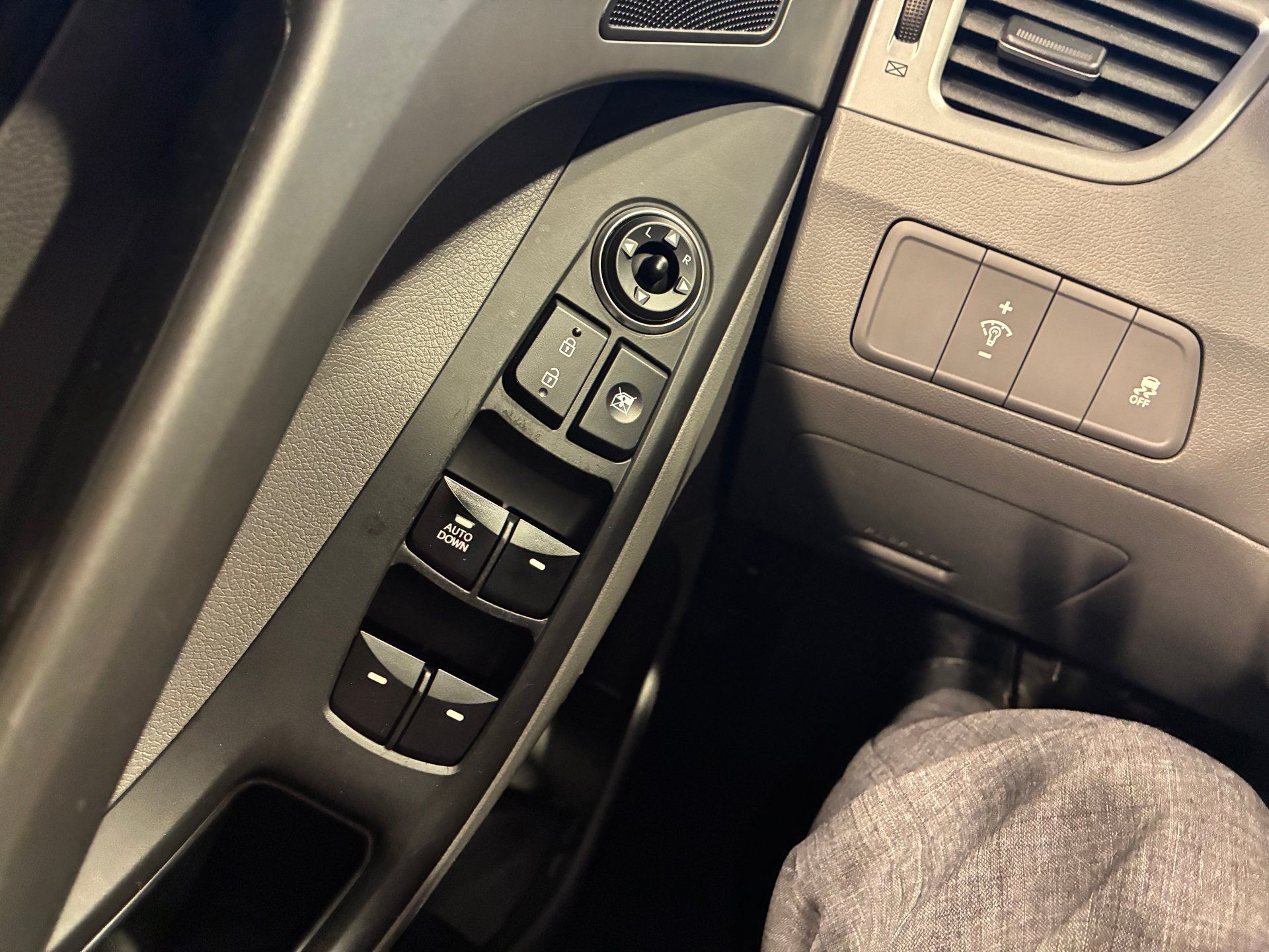 Hyundai Elantra 2016 - Thumbnail 14