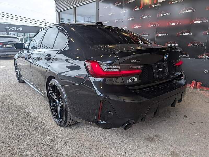 BMW 330i 2023 - Image 11