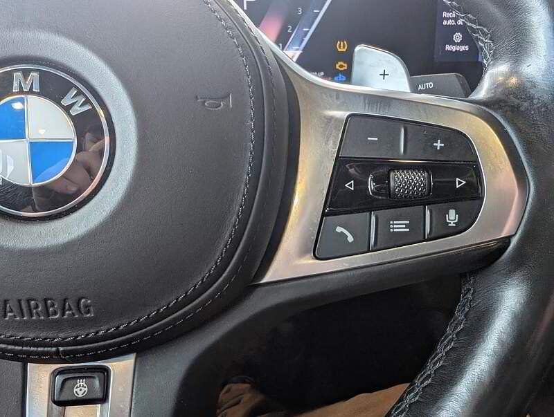 BMW 330i 2023 - Image 21