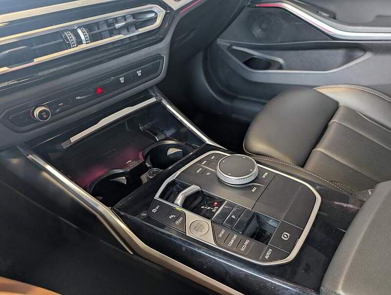 BMW 330i 2023 - Image 26