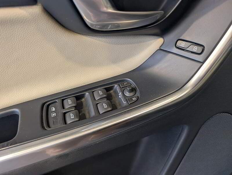 Volvo XC60 2017 - Image 18
