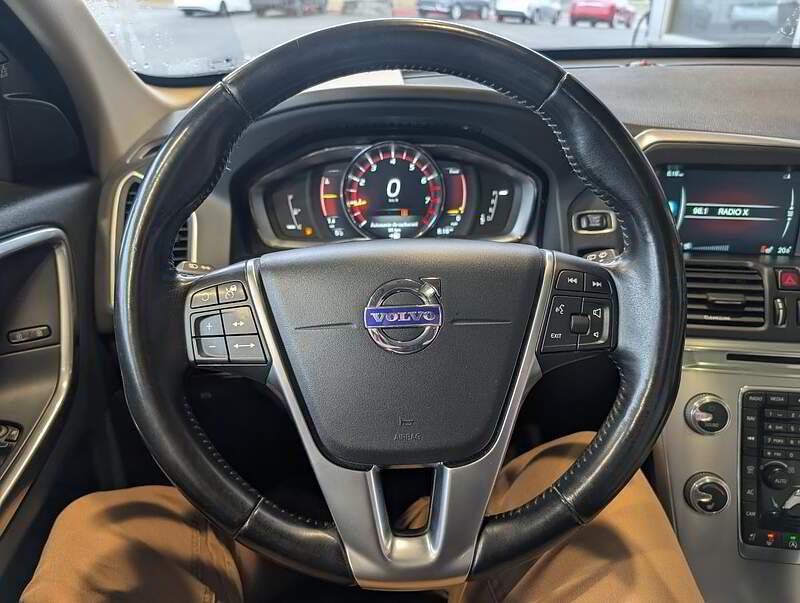 Volvo XC60 2017 - Image 19