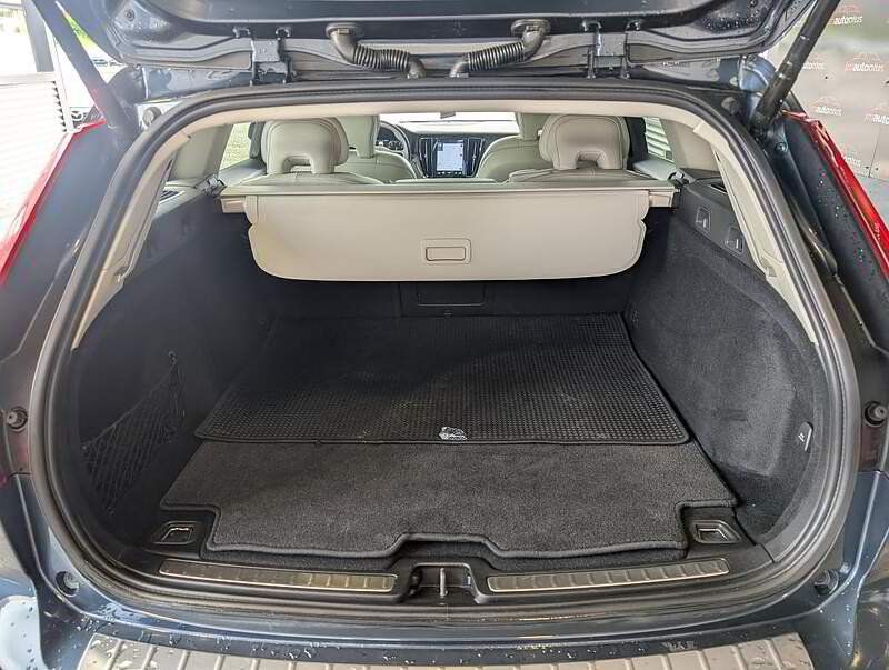 Volvo V60 2021 - Image 29