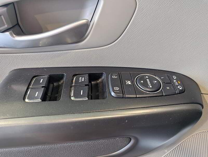Kia Sedona 2016 - Image 17
