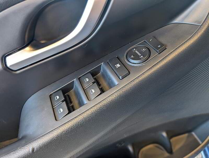 Hyundai Elantra GT 2018 - Image 17