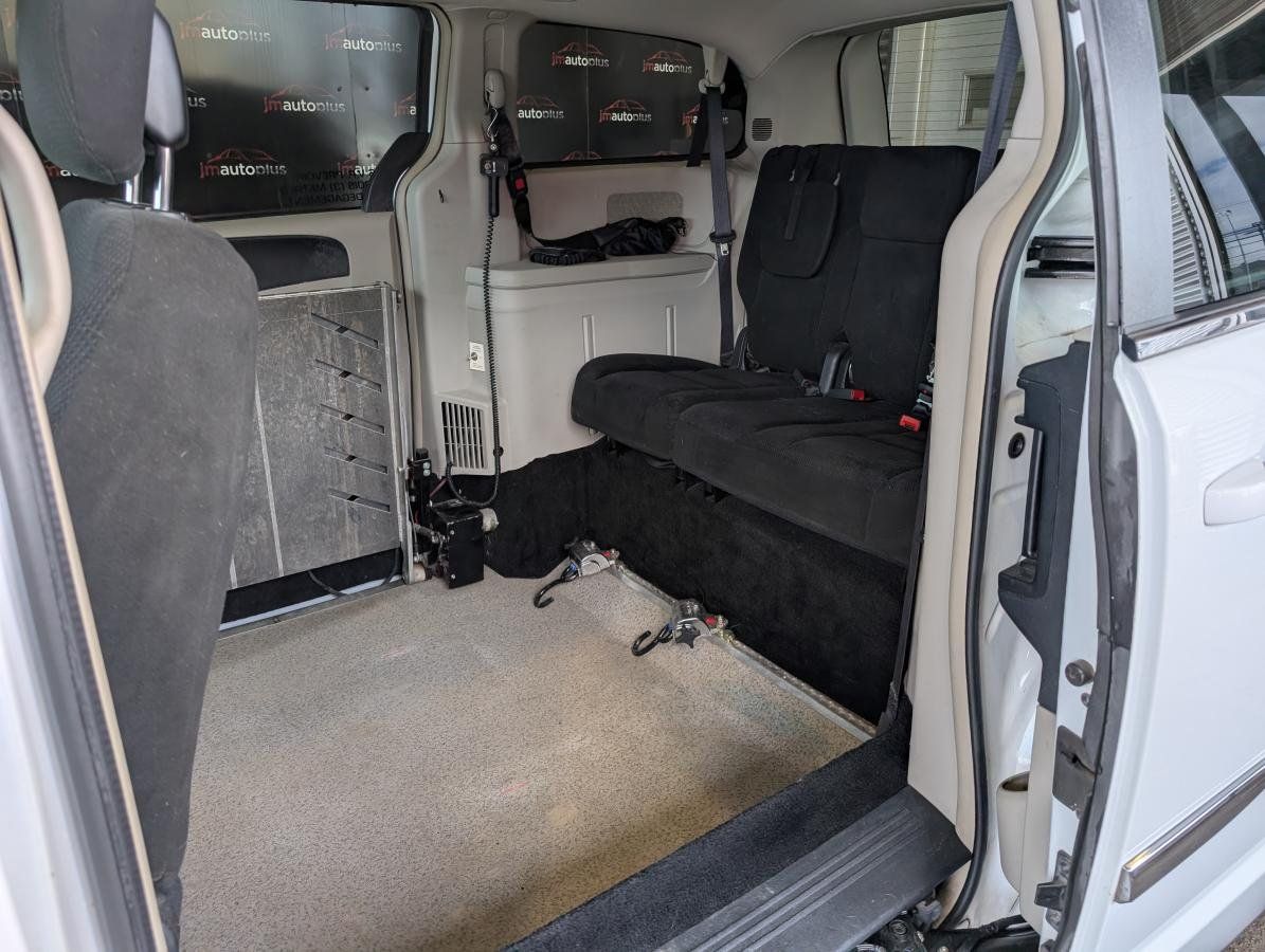 Chrysler Town & Country 2015 - Image 25