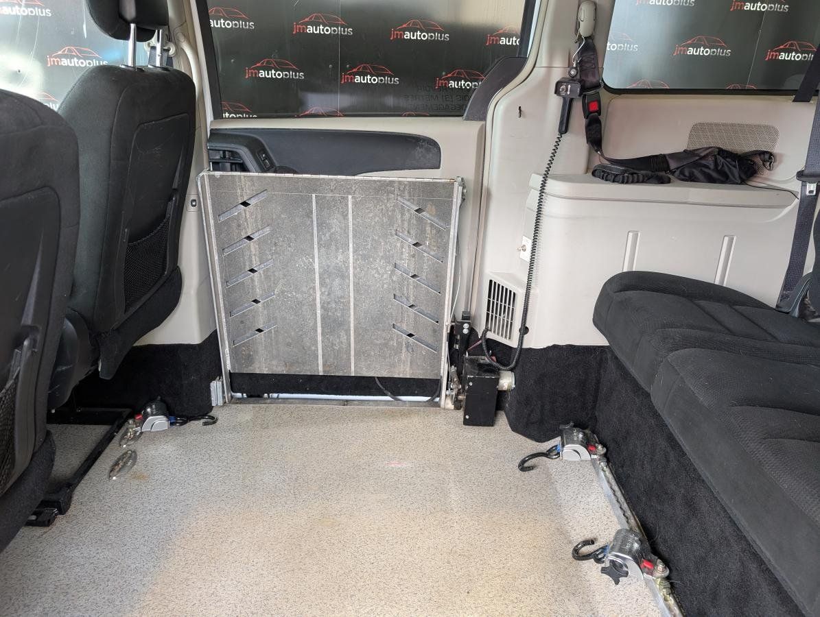 Chrysler Town & Country 2015 - Image 26