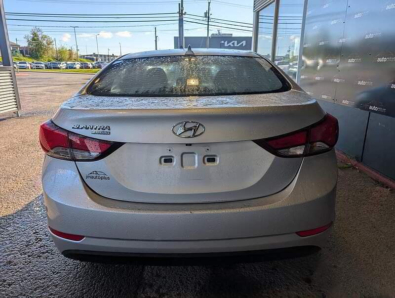 Hyundai Elantra 2016 - Image 9