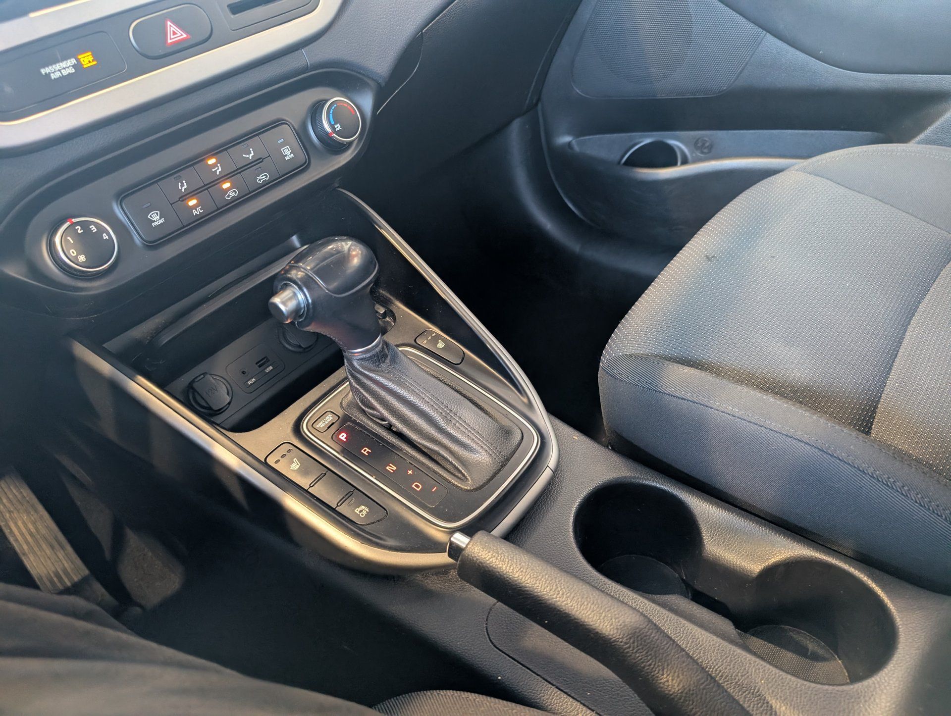Kia Rondo 2015 - Image 23