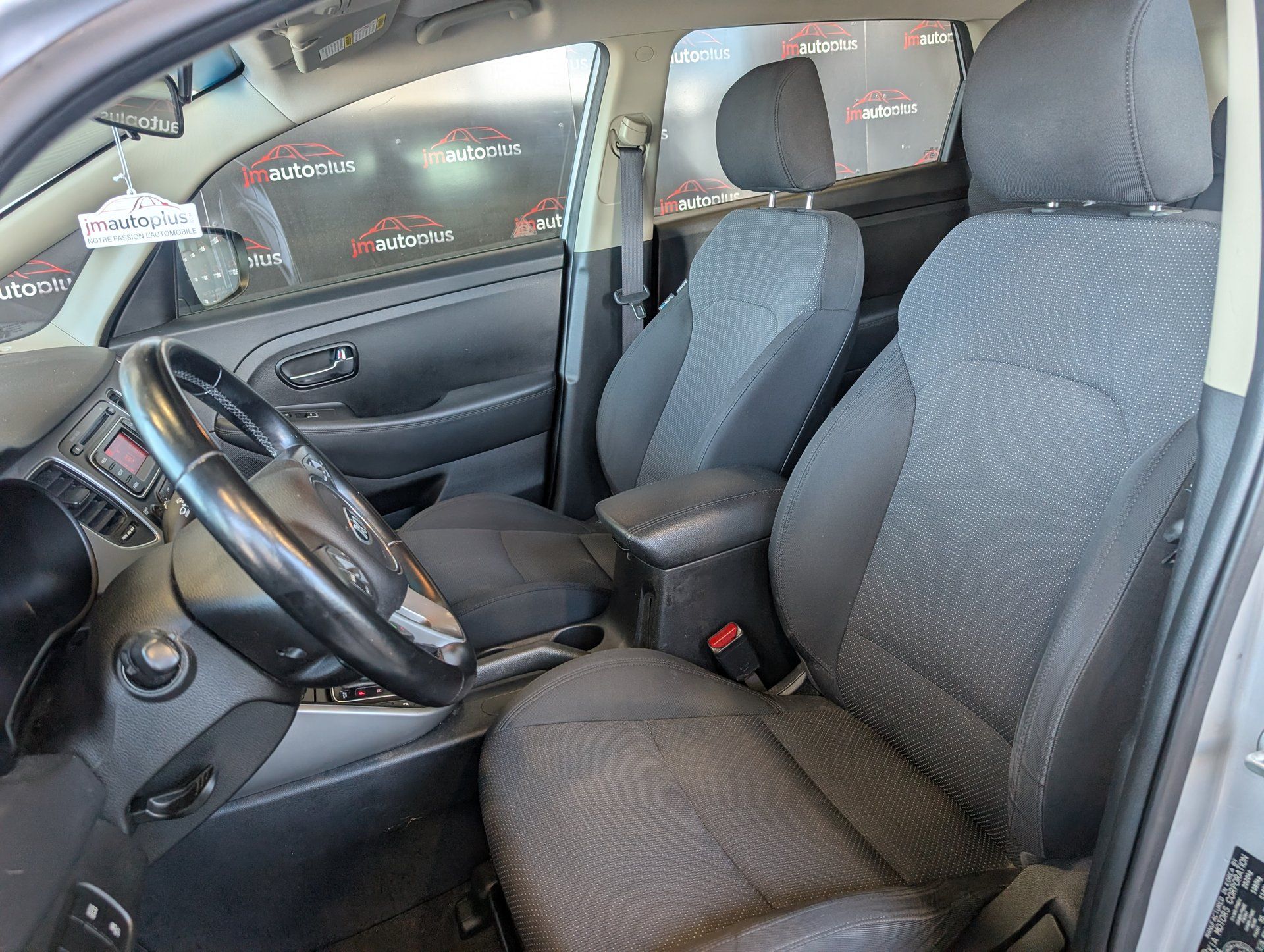 Kia Rondo 2015 - Image 14