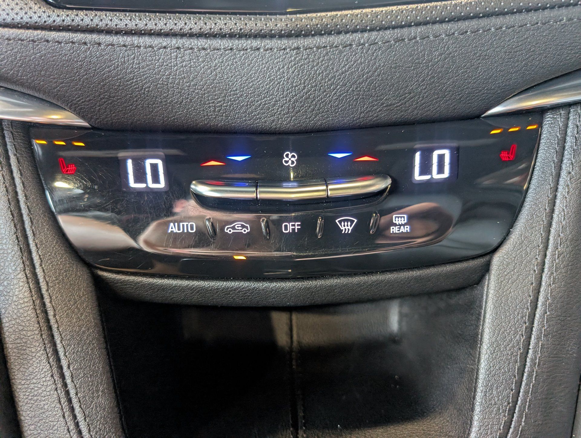 Cadillac XT5 2020 - Image 25