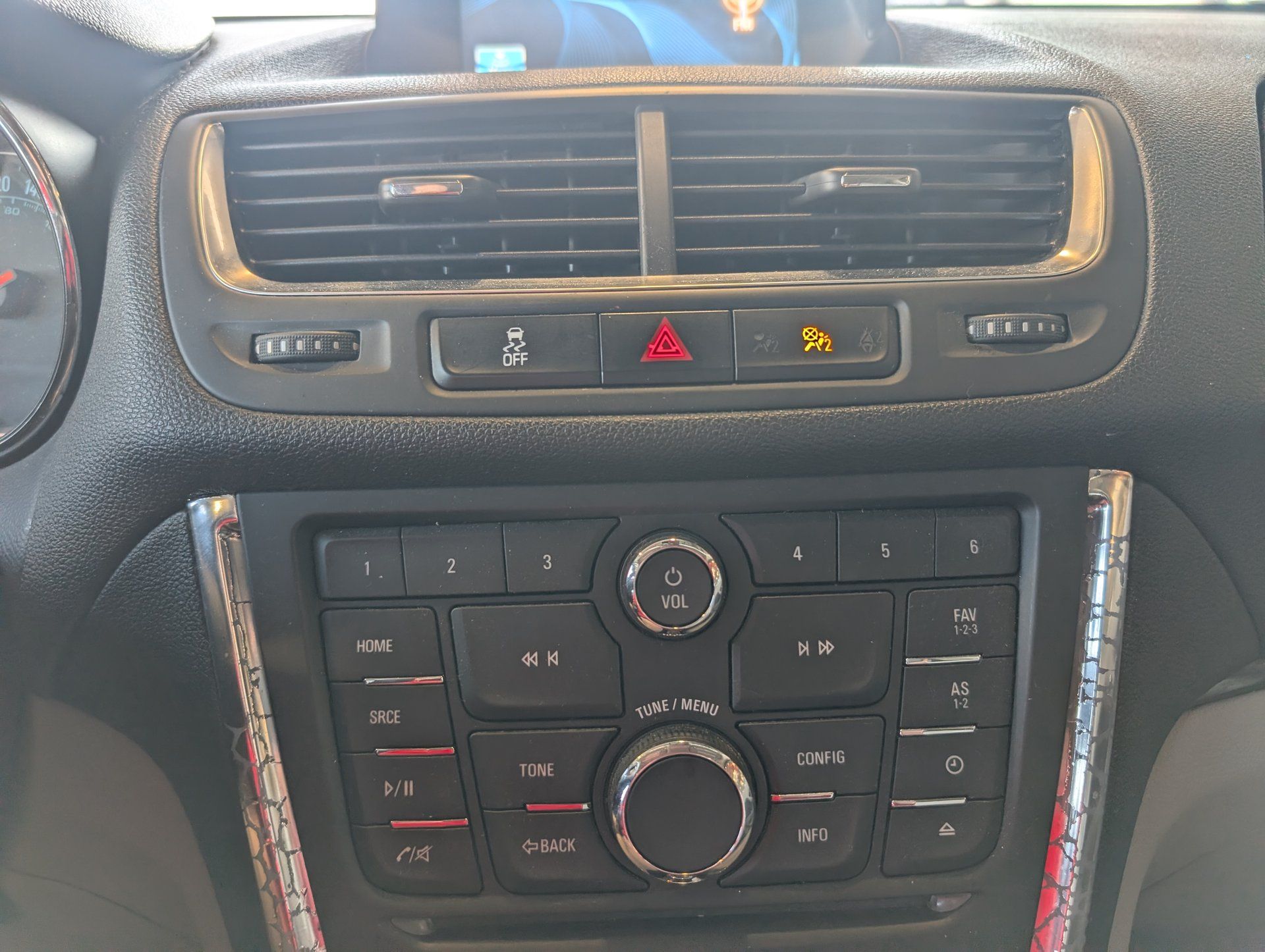Buick Encore 2014 - Image 22