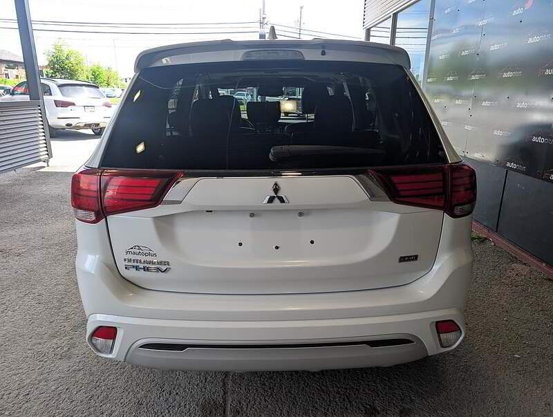 Mitsubishi Outlander PHEV 2022 - Image 9