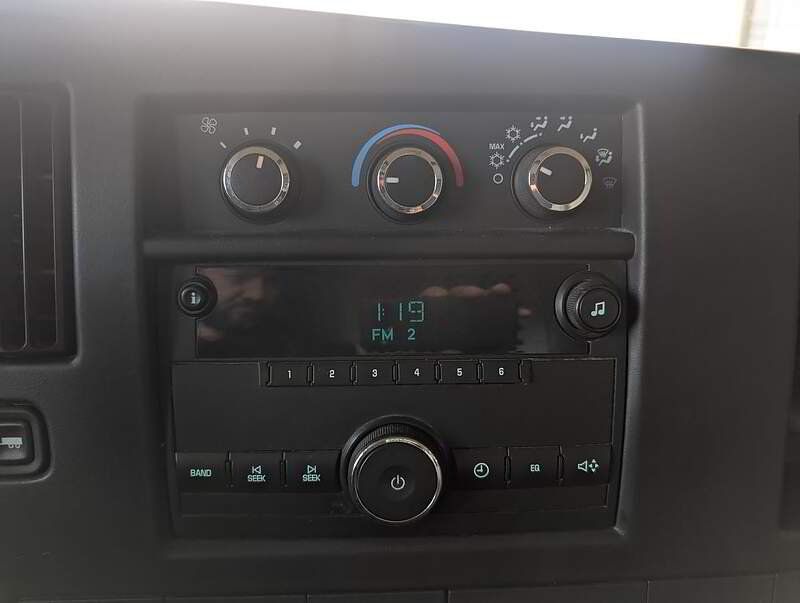 GMC Savana 2012 - Image 17