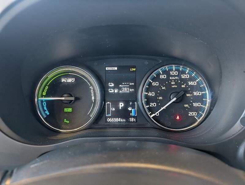 Mitsubishi Outlander PHEV 2018 - Image 22